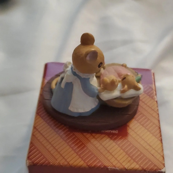 Forest Friends Mice All Tucked In Mom & Babies Sleeping in Walnut Shell AVON - Picture 2 of 11